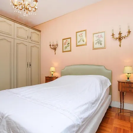 2 Bedroom Stunning In *