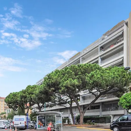 2 Bedroom Stunning In *