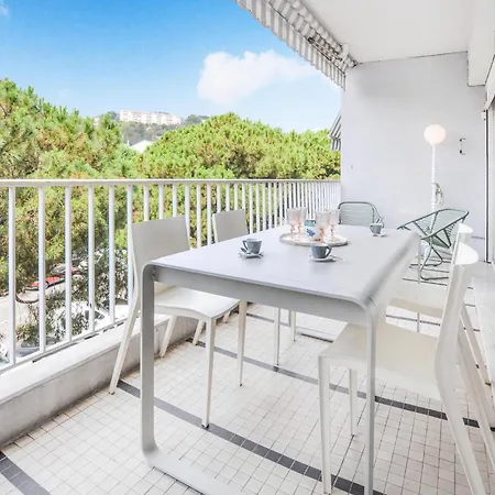 Apartament 2 Bedroom Stunning In *